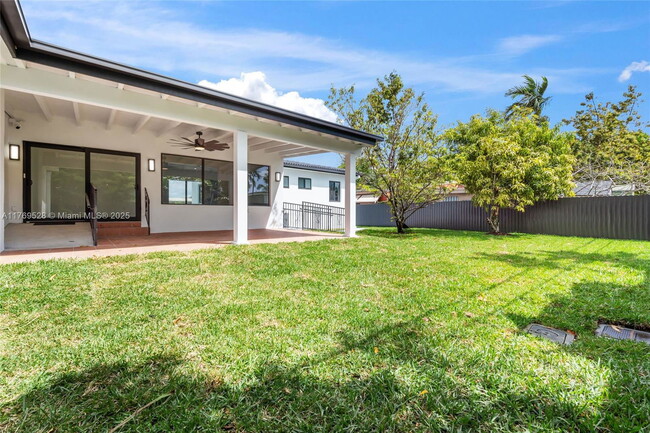 Building Photo - 8550 SW 28th St