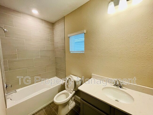 Building Photo - 122 Monthaven Dr