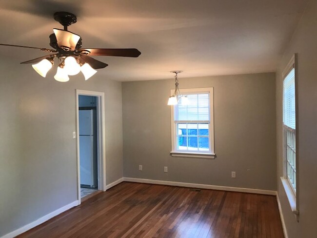 Building Photo - -- AVAILABLE JUNE 4TH -- 3 BR/ 1 BA Ranch ...