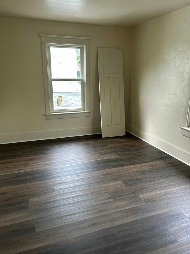 Building Photo - 844 St Agnes Ave