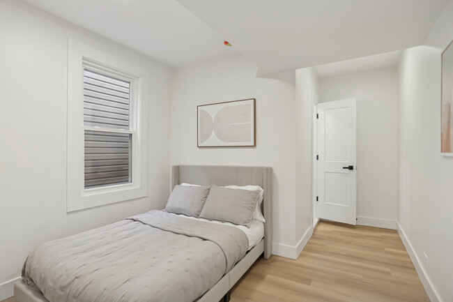 Building Photo - 1310 W Erie St