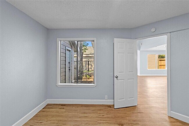 Building Photo - Affordable 5BD/2BA single-family house!