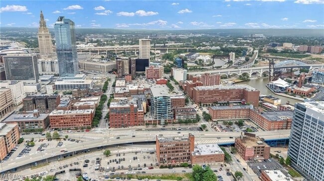 Building Photo - 1133 W 9th St