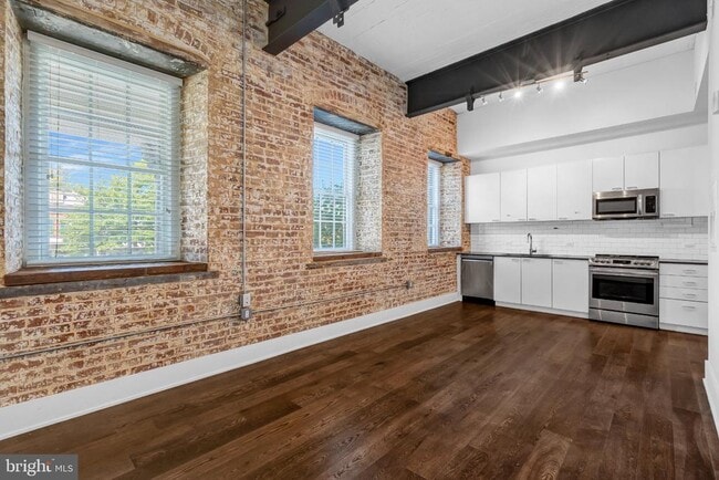 Building Photo - 515 N Washington St