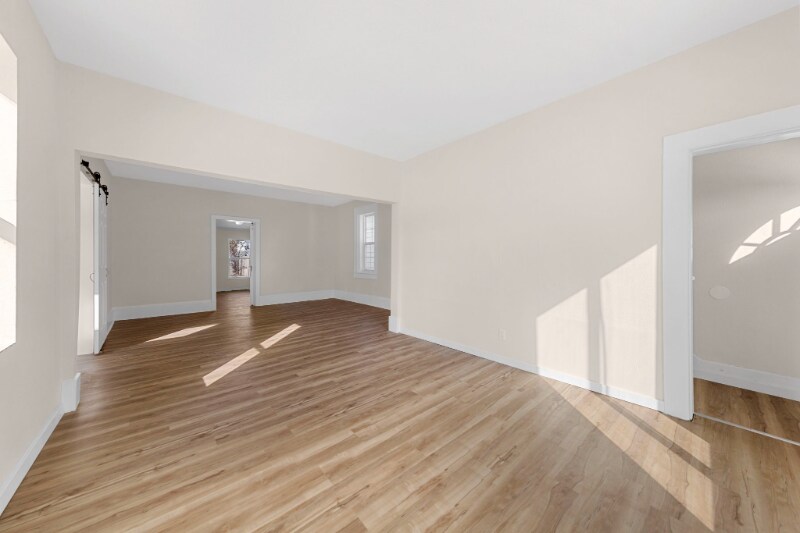 Building Photo - 204 E 2nd St