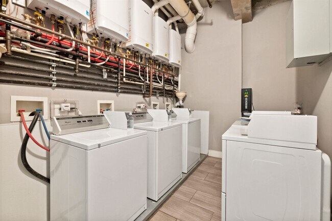 Building Photo - 325 Palisade Ave