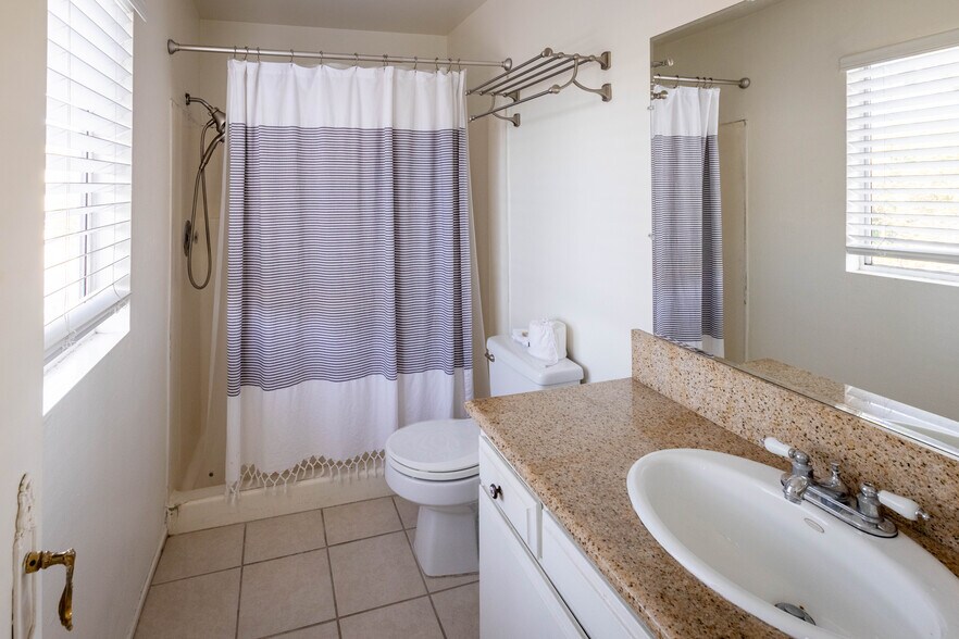 Building Photo - 1322 Electric Ave