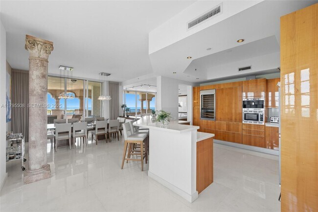 Building Photo - 7141 Fisher Island Dr