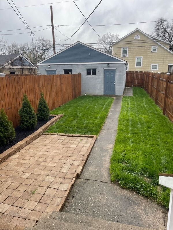 Building Photo - 931-933 E. Whittier Street