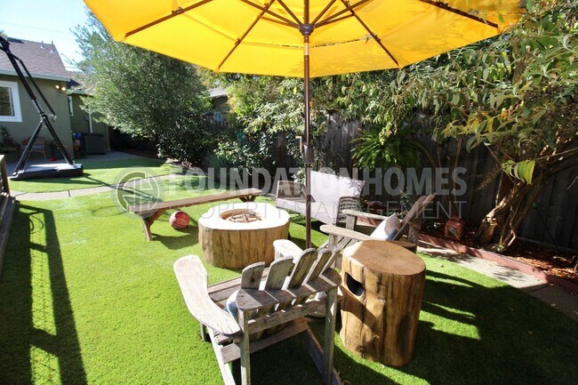 Building Photo - Charming 3 bed, 2 bath home nestled on a l...