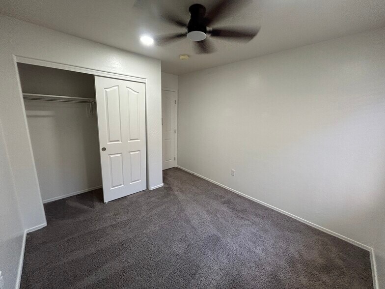 Building Photo - 1121 E Monona Dr