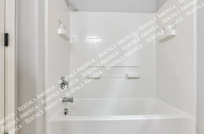 Building Photo - 2042 E Calle Arroyo Lindo
