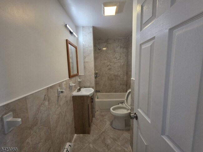 Building Photo - 18 Michigan Ave