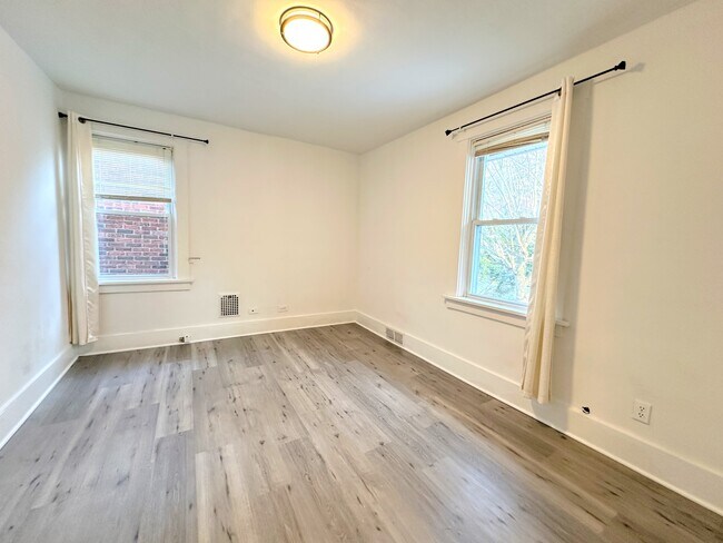 Building Photo - 2805 Louisiana Ave