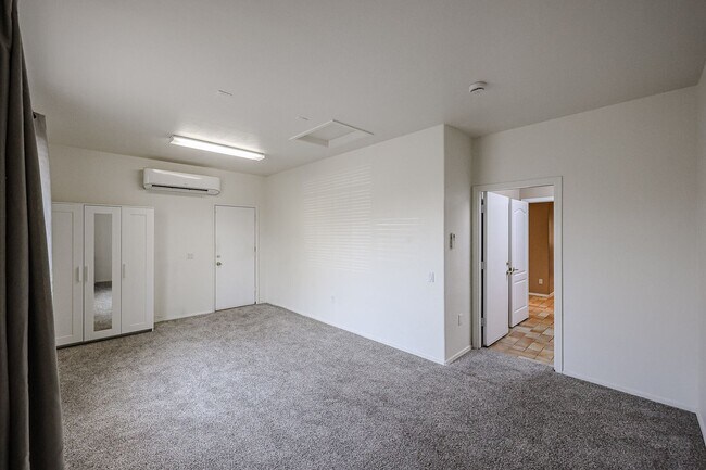 Building Photo - Lovely 4Bedroom/2Bath in the Heart of Chandler