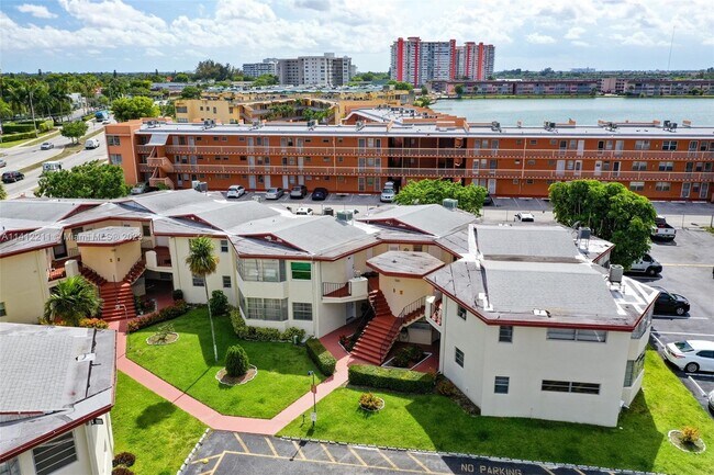 Building Photo - 1611 NE Miami Gardens Dr