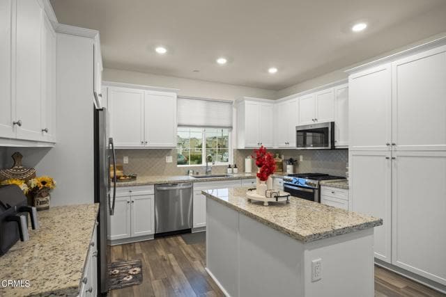 Building Photo - 553 Limoneira Ln