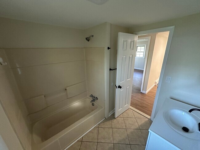 Building Photo - 518 South St