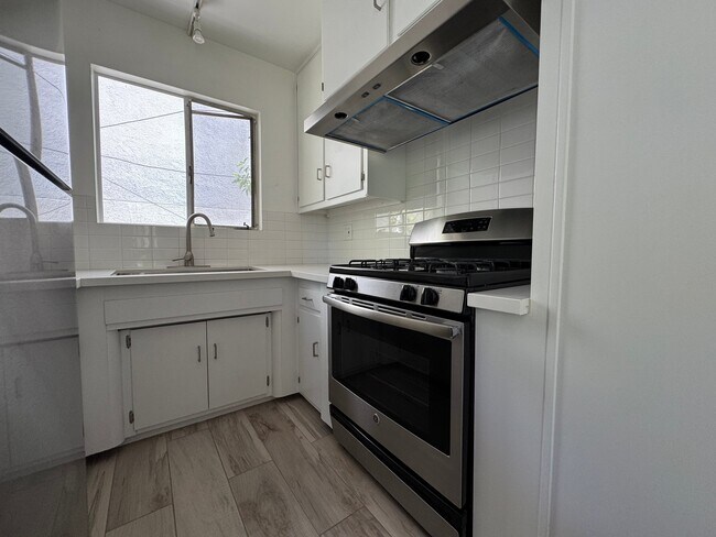 Building Photo - 4418 Vantage Ave