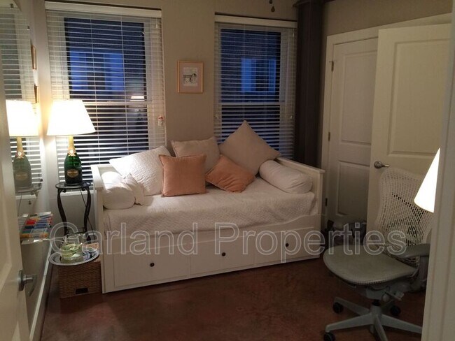 Building Photo - 425 Campbell Ave SW