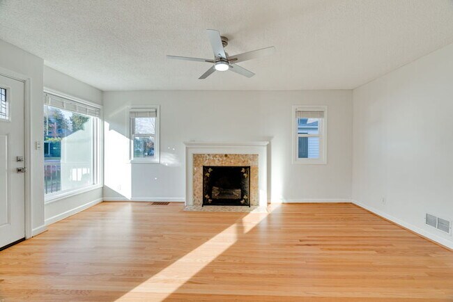 Building Photo - 1937 NE Dekum St