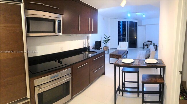 Building Photo - 475 Brickell Ave