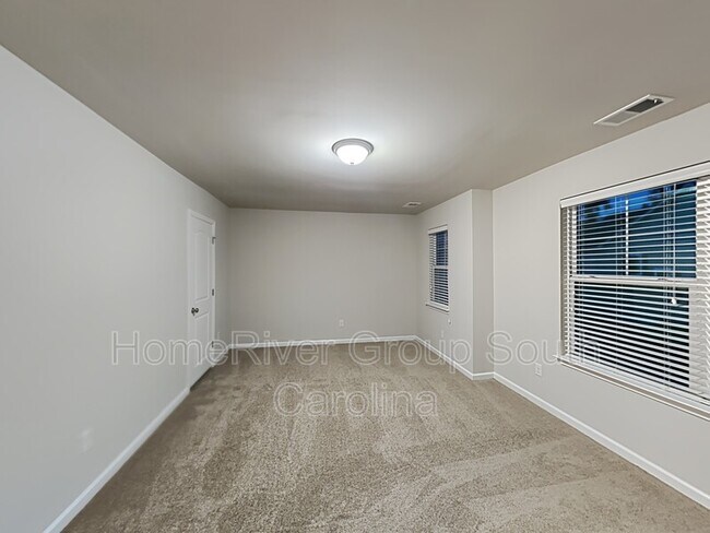 Building Photo - 3147 Mulan Ln