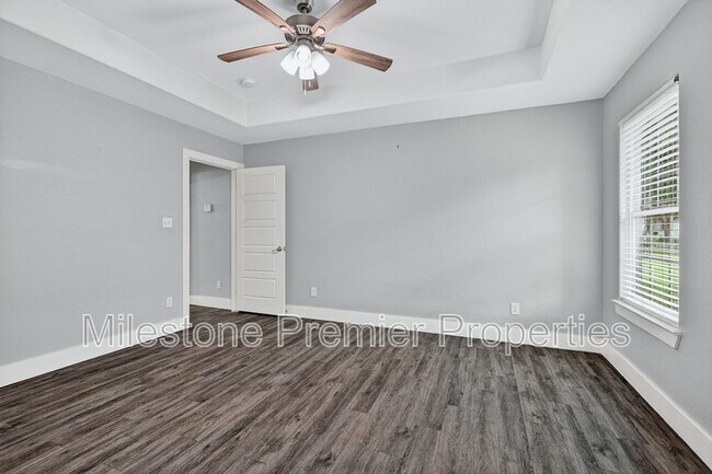 Building Photo - 701 S Binkley St