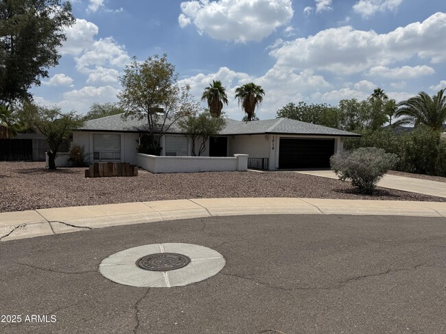 Building Photo - 1019 E Rowlands Ln