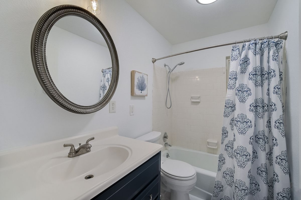 Building Photo - 426 Eagles Nest Ln