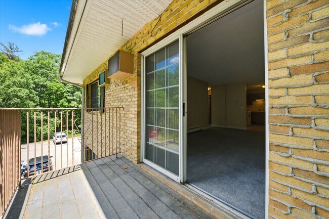 Building Photo - 379 Huse Rd