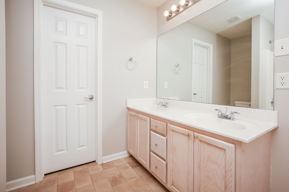 Building Photo - 7375 Ole Nottingham Dr