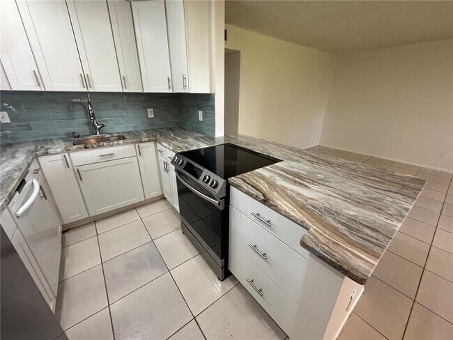 Building Photo - 3300 Fox Chase Cir