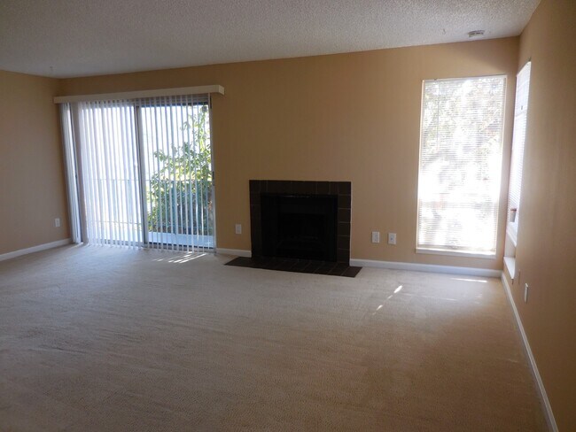 Interior Photo - 36 - 3300 Kempton Avenue