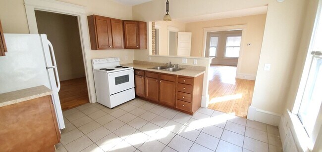 Building Photo - 74th