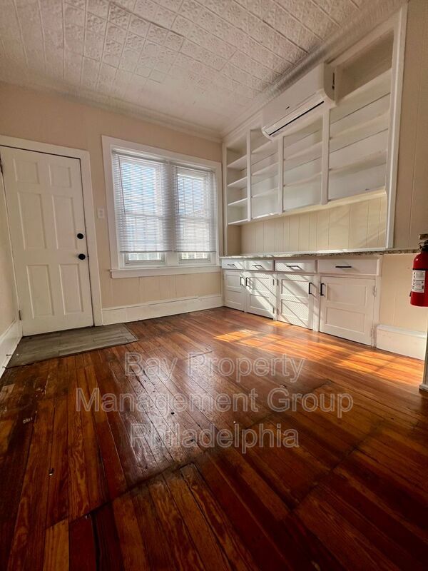 Building Photo - 254 E Main St