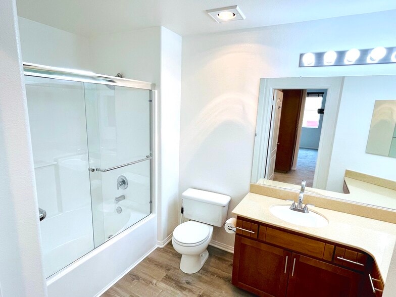 Building Photo - 4060 Glencoe Ave