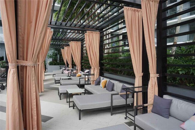 Building Photo - 121 NE 34th St