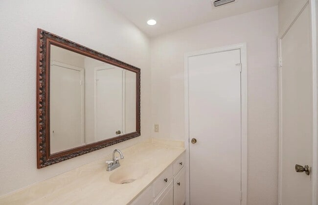 Building Photo - 4800 Gretna Green Ln