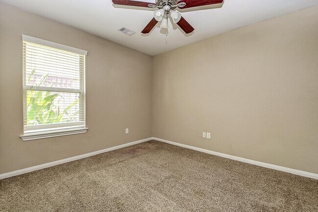 Building Photo - 27014 Henson Falls Dr
