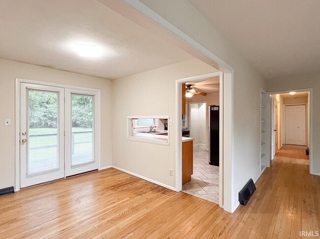 Building Photo - 2519 E 7th St