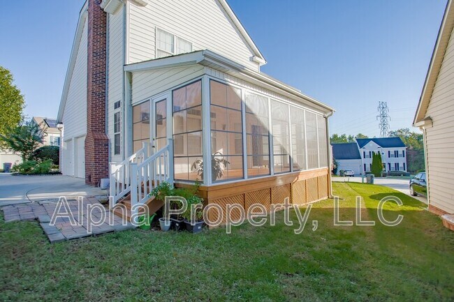 Building Photo - 120 Windsong Dr