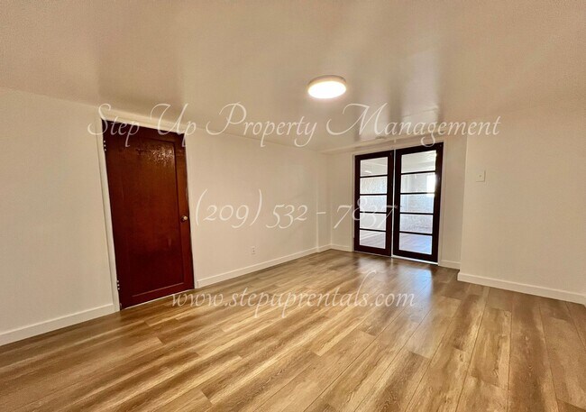 Building Photo - Updated 1 Bedroom All Electric Apartment Near Downtown Sonora!
