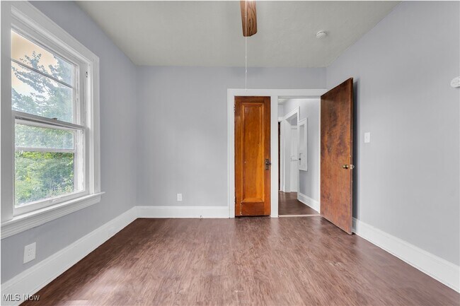 Building Photo - 14614 Glendale Ave