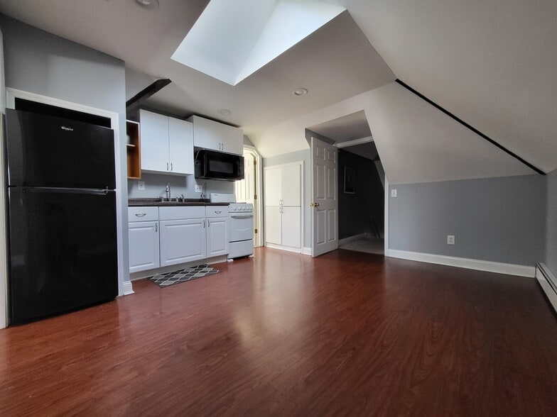 Kitchen/Living Room - 2147 Salisbury Park Dr
