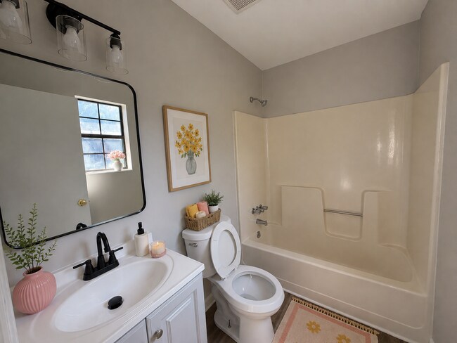 Building Photo - 2071 Lenoa Ln