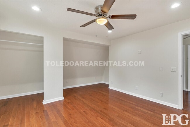 Building Photo - 1733 Stahlwood Ave