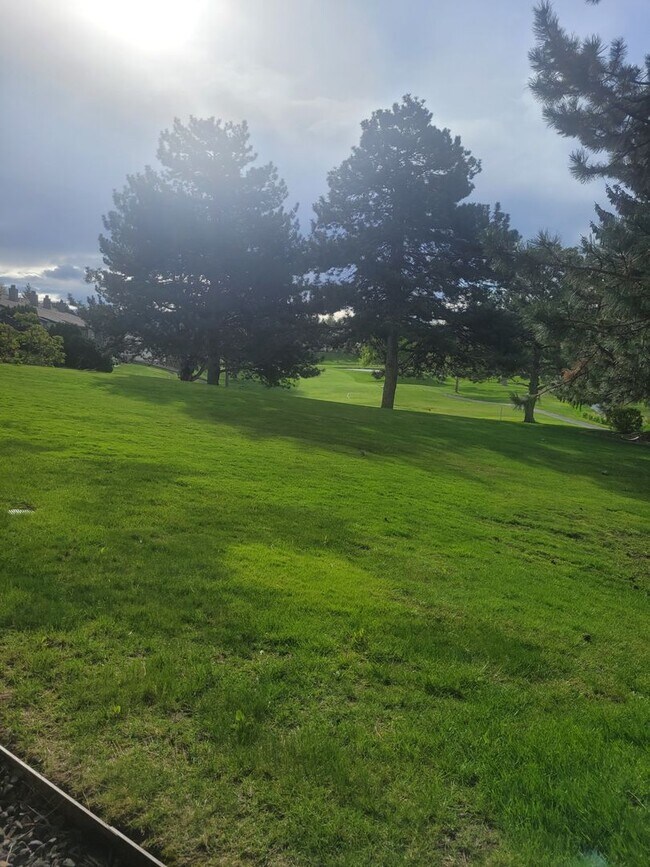 Building Photo - Golf Course Community, Condo
