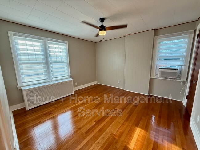 Building Photo - 544 James St