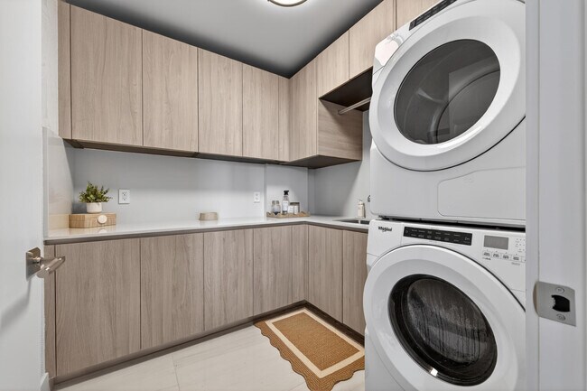 Building Photo - 3100 N Ocean Dr